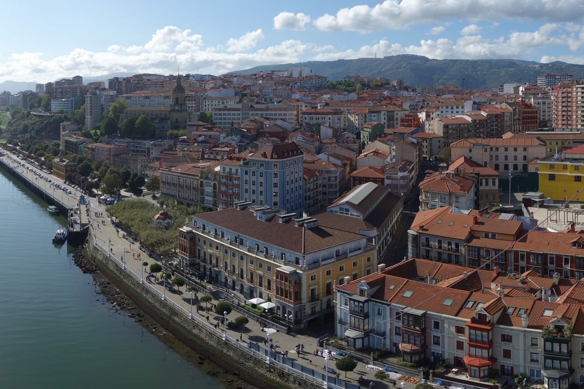 Vista aérea de Portugalete junto a la ría del Nervión